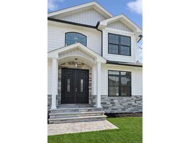 Brand-New Custom Colonial in the Heart of Merrick - Move-In - photo 6