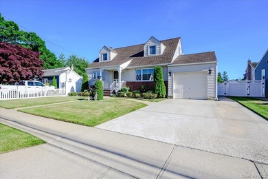 Classic Cape Cod charm meets exceptional versatility in this - photo 1