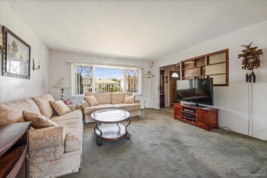 Classic Cape Cod charm meets exceptional versatility in this - photo 6