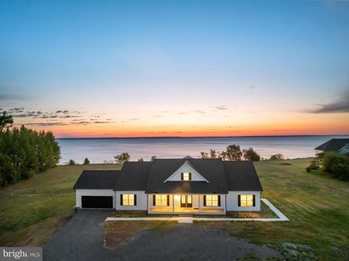 Wake up to the sun rising over the Potomac River from your - photo 4
