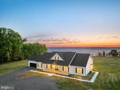 Wake up to the sun rising over the Potomac River from your - photo 8