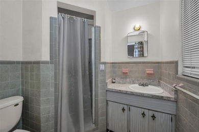 **HANDYMAN SPECIAL WITH INCREDIBLE POTENTIAL IN THE HEART OF - photo 22