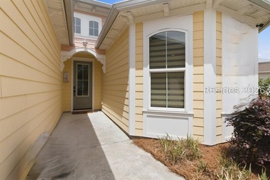 This breathtaking Parrot model on a unique oversized homesite is - photo 5