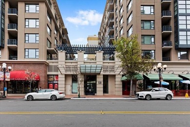 Nestled in the heart of the vibrant Gaslamp Quarter, this - photo 3