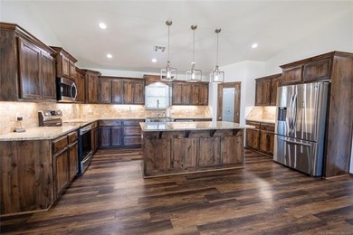 3 bed, 2 bath home near Arbuckle Lake! Open-concept living and - photo 6
