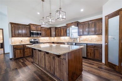3 bed, 2 bath home near Arbuckle Lake! Open-concept living and - photo 7