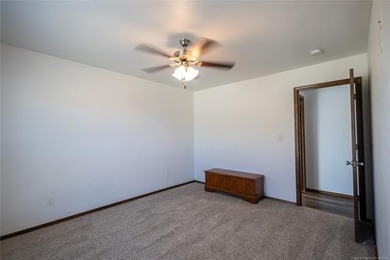 3 bed, 2 bath home near Arbuckle Lake! Open-concept living and - photo 9