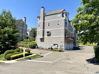 Exceptional end-unit one-bedroom condo offering privacy - photo 13
