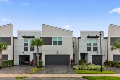 Lake Townhome/Townhouse For Sale in West Palm Beach, Florida