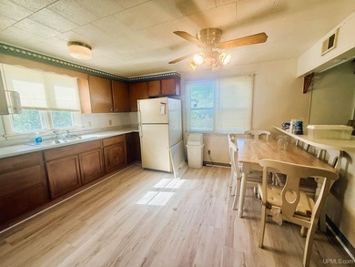 This 3-bedroom 2 bath home is just waiting for a new owner to - photo 3