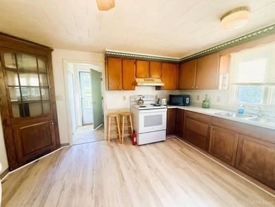 This 3-bedroom 2 bath home is just waiting for a new owner to - photo 4
