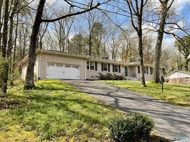 Lake Guntersville Home For Sale in Guntersville Alabama