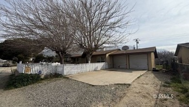 This charming 2 bed, 1 bath home sits on a quiet Lake Isabella - photo 4