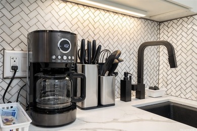 Turn key vacation rental. Nicely renovated, best location in the - photo 8
