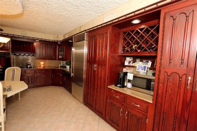 Semi Detached single family brick 3 bedroom home, 2 baths, large - photo 11