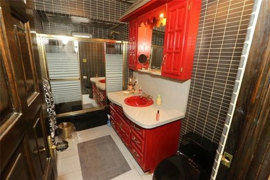 Semi Detached single family brick 3 bedroom home, 2 baths, large - photo 12