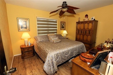 Semi Detached single family brick 3 bedroom home, 2 baths, large - photo 13