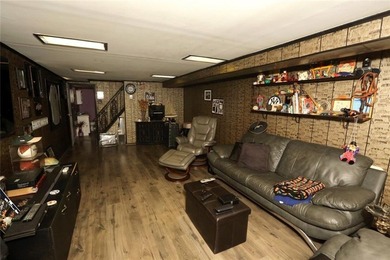 Semi Detached single family brick 3 bedroom home, 2 baths, large - photo 19