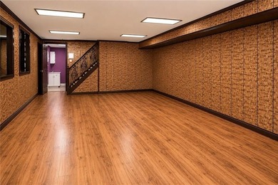 Semi Detached single family brick 3 bedroom home, 2 baths, large - photo 20
