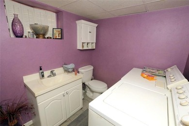 Semi Detached single family brick 3 bedroom home, 2 baths, large - photo 22