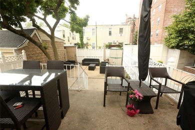 Semi Detached single family brick 3 bedroom home, 2 baths, large - photo 23