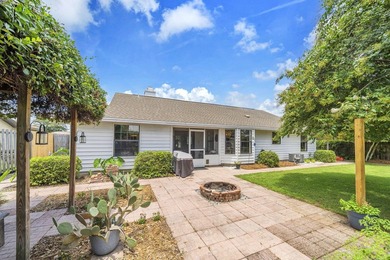 Perfectly positioned in the heart of Destin, this charming - photo 1
