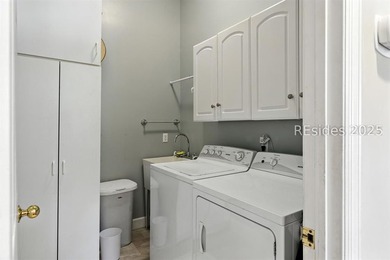 This furnished, well-maintained 3BR/2BA, 1,978 sq ft home offers - photo 34