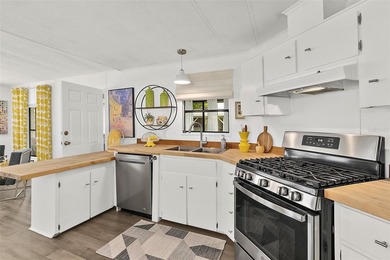 This is it! Sought-after Laurelwood Estates where there is NO - photo 9