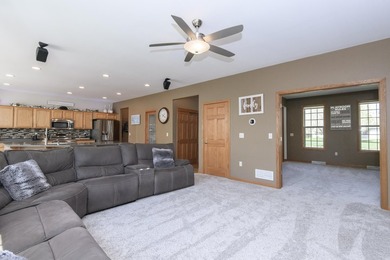 Move in ready 4BR, 3.5BA Contemporary Colonial on beautiful lot - photo 13