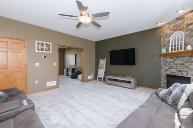 Move in ready 4BR, 3.5BA Contemporary Colonial on beautiful lot - photo 14