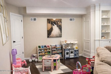 Sophisticated 2-bedroom + loft townhouse condo offering over 1 - photo 14