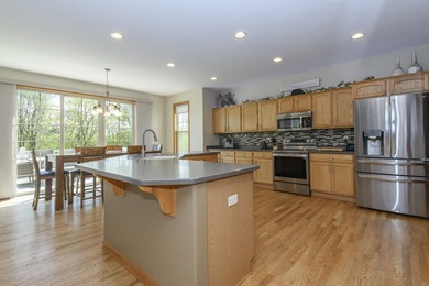 Move in ready 4BR, 3.5BA Contemporary Colonial on beautiful lot - photo 15