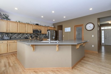 Move in ready 4BR, 3.5BA Contemporary Colonial on beautiful lot - photo 16