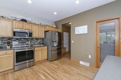Move in ready 4BR, 3.5BA Contemporary Colonial on beautiful lot - photo 17