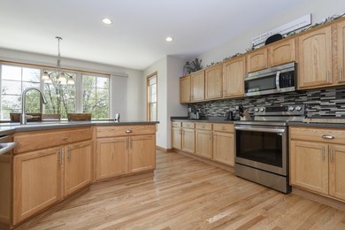 Move in ready 4BR, 3.5BA Contemporary Colonial on beautiful lot - photo 18