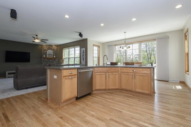 Move in ready 4BR, 3.5BA Contemporary Colonial on beautiful lot - photo 19