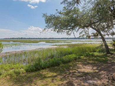 Desirable one-level condo on Lady's Island offering captivating - photo 4