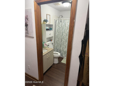 Charming 2-bedroom, 1-bath cottage just a few blocks from - photo 11