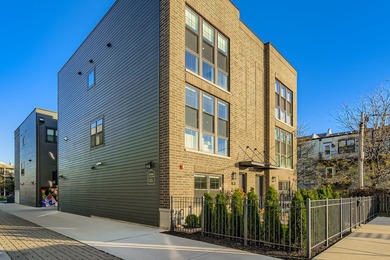 Lake Michigan - Cook County Townhome/Townhouse For Sale in Chicago Illinois