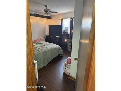 Charming 2-bedroom, 1-bath cottage just a few blocks from - photo 14