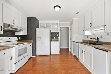 Lakeside Home In Desirable Lake Park. This 3 Bedroom, 2 Bath - photo 14