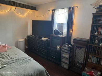 Charming 2-bedroom, 1-bath cottage just a few blocks from - photo 15