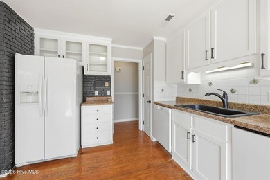 Lakeside Home In Desirable Lake Park. This 3 Bedroom, 2 Bath - photo 15