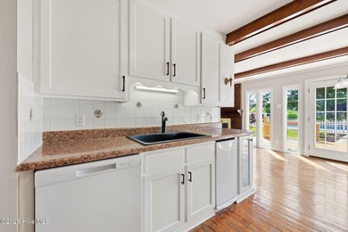 Lakeside Home In Desirable Lake Park. This 3 Bedroom, 2 Bath - photo 17