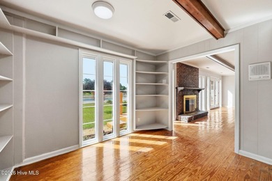 Lakeside Home In Desirable Lake Park. This 3 Bedroom, 2 Bath - photo 30
