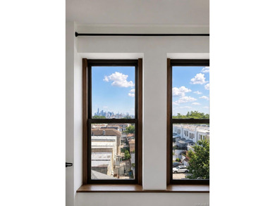 Wake up to stunning Manhattan skyline views from this - photo 1