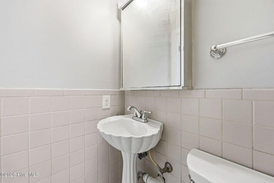 Lakeside Home In Desirable Lake Park. This 3 Bedroom, 2 Bath - photo 36