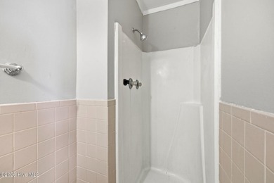 Lakeside Home In Desirable Lake Park. This 3 Bedroom, 2 Bath - photo 37
