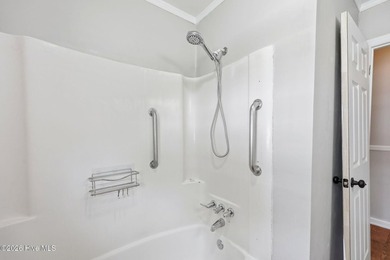 Lakeside Home In Desirable Lake Park. This 3 Bedroom, 2 Bath - photo 41