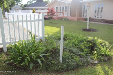 Lakeside Home In Desirable Lake Park. This 3 Bedroom, 2 Bath - photo 50